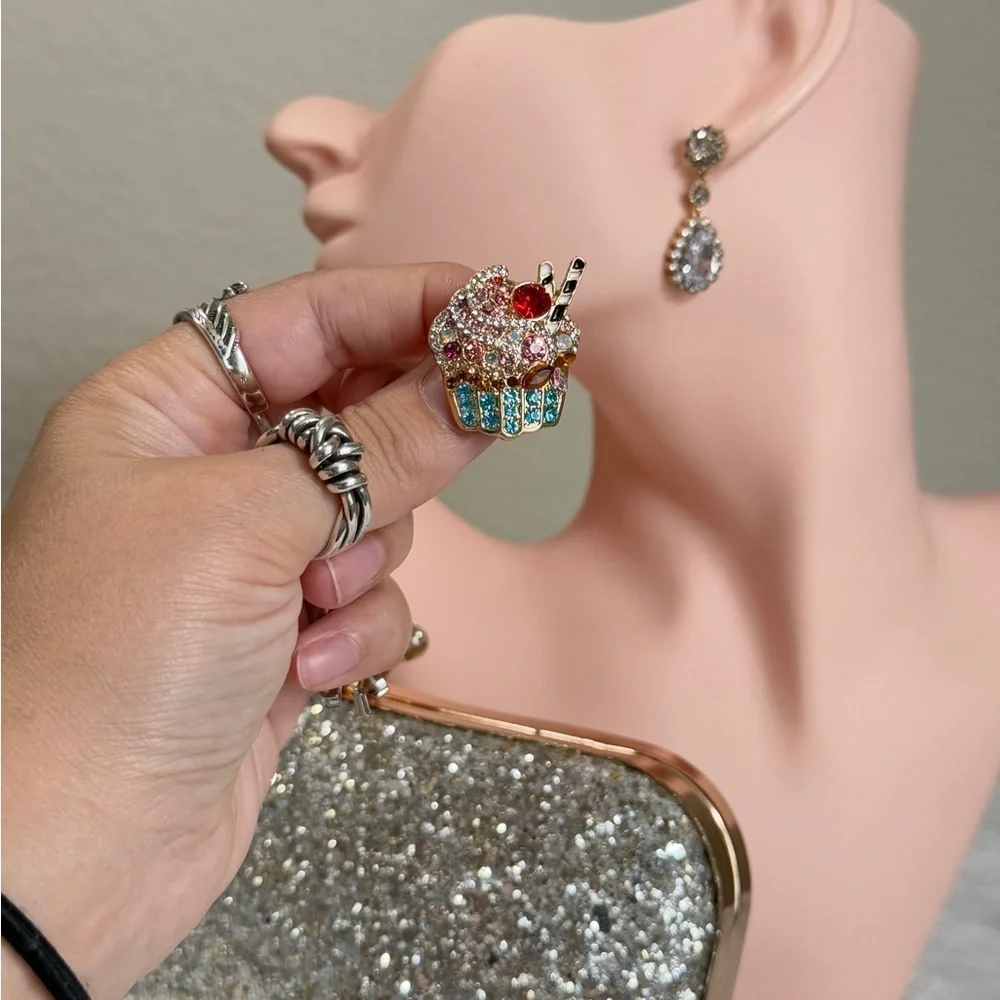 ⚜️❤️ Colorful Cupcake Brooch with Crystals